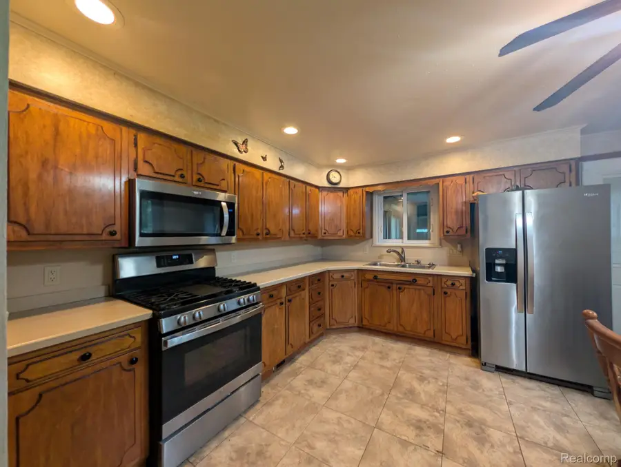 2116 Noble Avenue, Flint, MI 48532 - #3