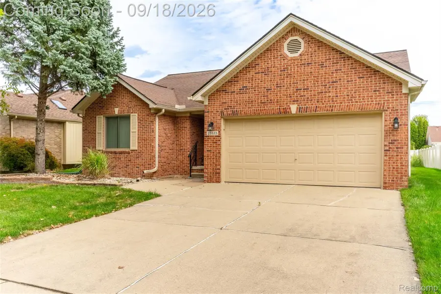 23533 Brentwood Drive, Brownstown, MI 48183 - #2
