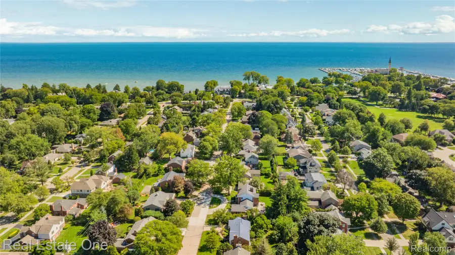 69 Willow Tree Place, Village Of Grosse Pointe Shores, MI 48236 - #2