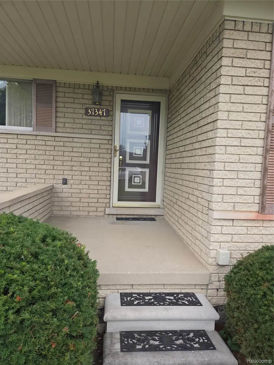 37347 Ruth Drive, Sterling Heights, MI 48312 - #3