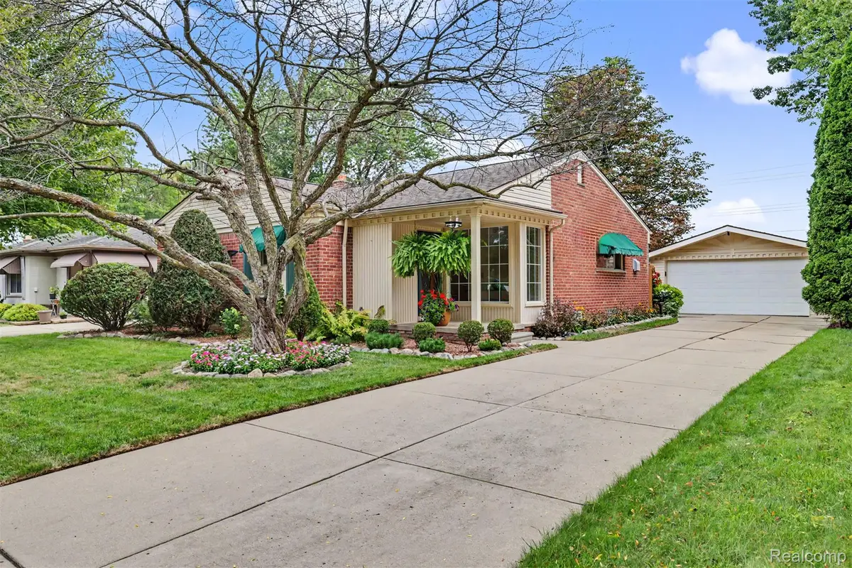 7656 N Charlesworth Street, Dearborn Heights, MI 48127 - #1