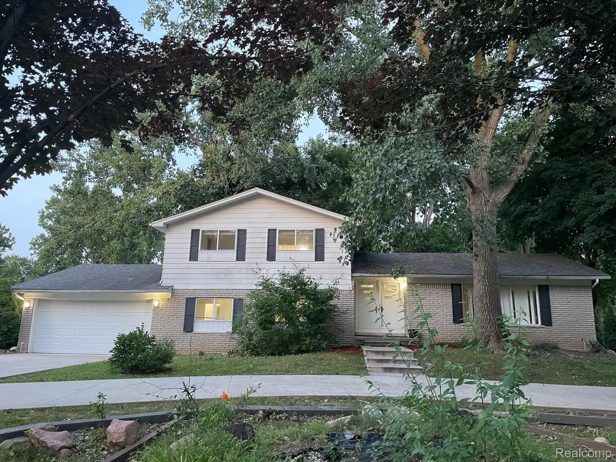 7421 Heather Heath, West Bloomfield, MI 48322 - #1