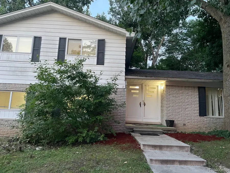 7421 Heather Heath, West Bloomfield, MI 48322 - #3