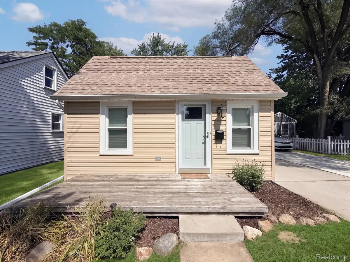 20919 Hollywood Street, Harper Woods, MI 48225 - #1