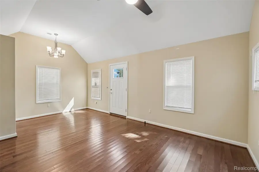 20919 Hollywood Street, Harper Woods, MI 48225 - #3