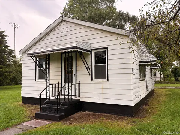 2254 E Bergin Avenue, Burton, MI 48529
