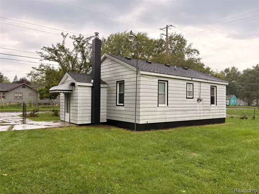 2254 E Bergin Avenue, Burton, MI 48529 - #2