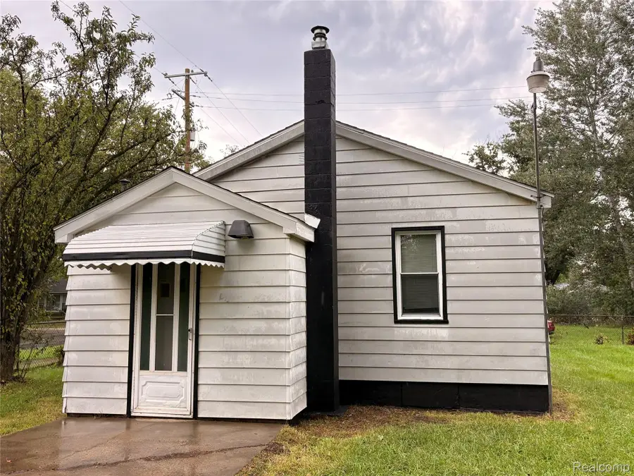2254 E Bergin Avenue, Burton, MI 48529 - #3