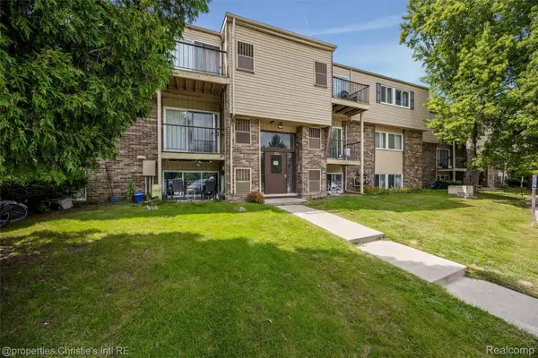 38255 Fairway Court #74A, ClintonTwp, MI 48038