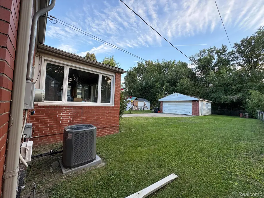 20306 Woodmont Street, Harper Woods, MI 48225 - #2
