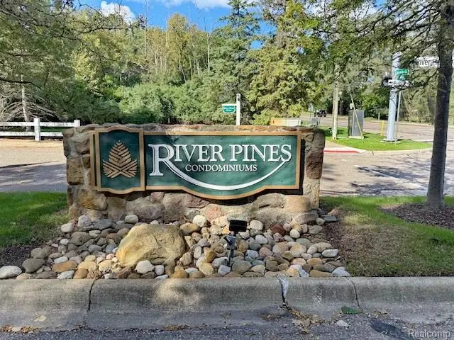 35285 Lone Pine Lane, Farmington Hills, MI 48335 - #2