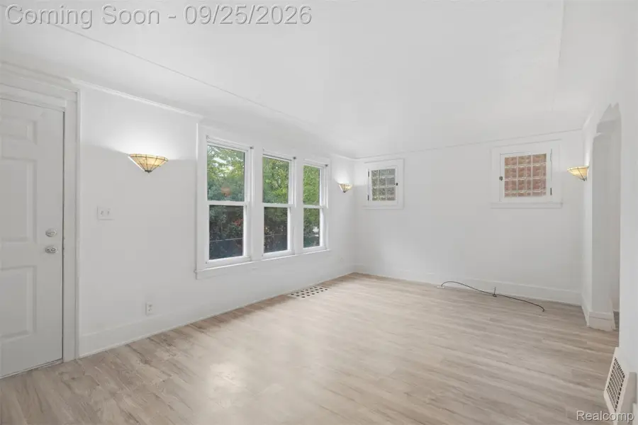 1061 Fort Park Boulevard, Lincoln Park, MI 48146 - #3
