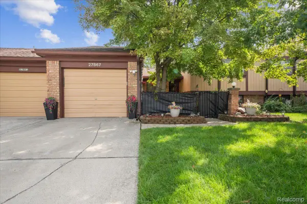 27867 Addelia Street, Warren, MI 48093