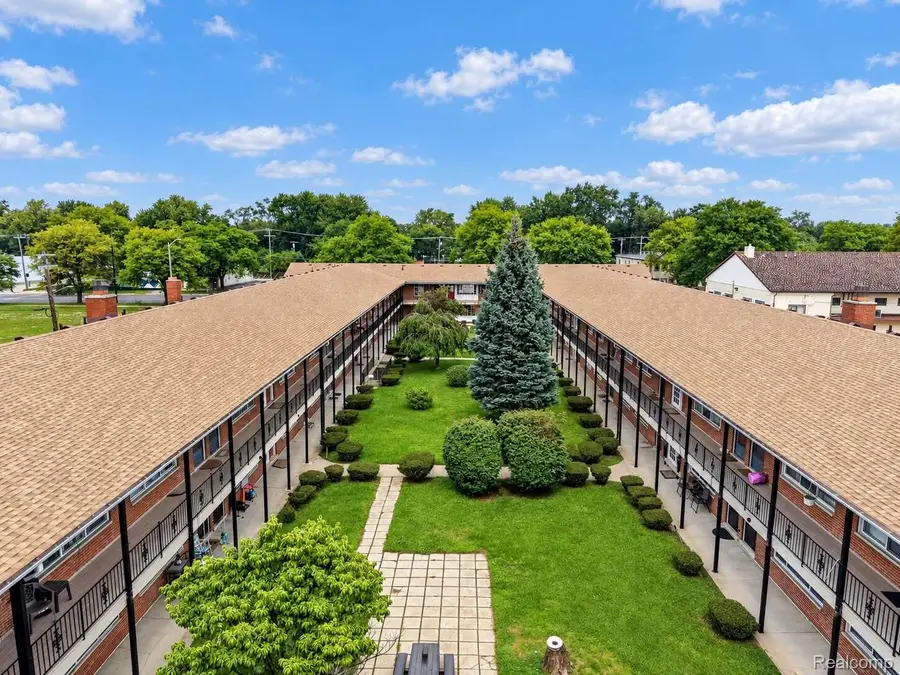 25301 Five Mile Rd #109, Redford, MI 48239 - #2