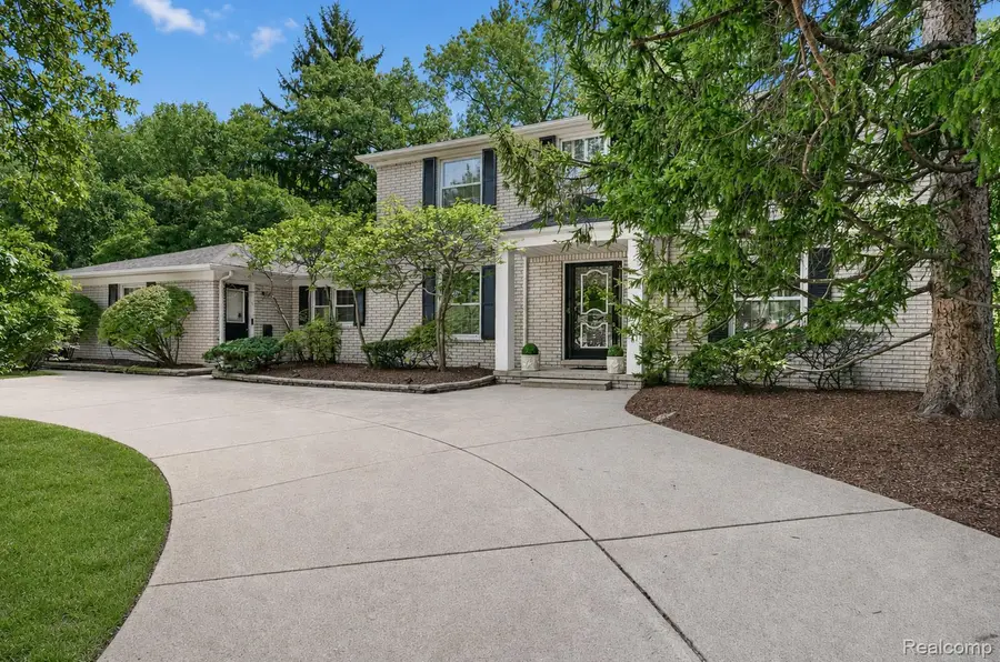 4855 Thorntree Drive, West Bloomfield, MI 48322 - #2