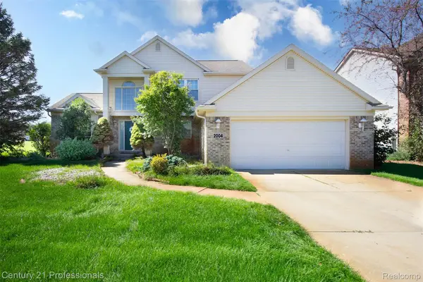 2004 Twin Sun Circle, CommerceTwp, MI 48390