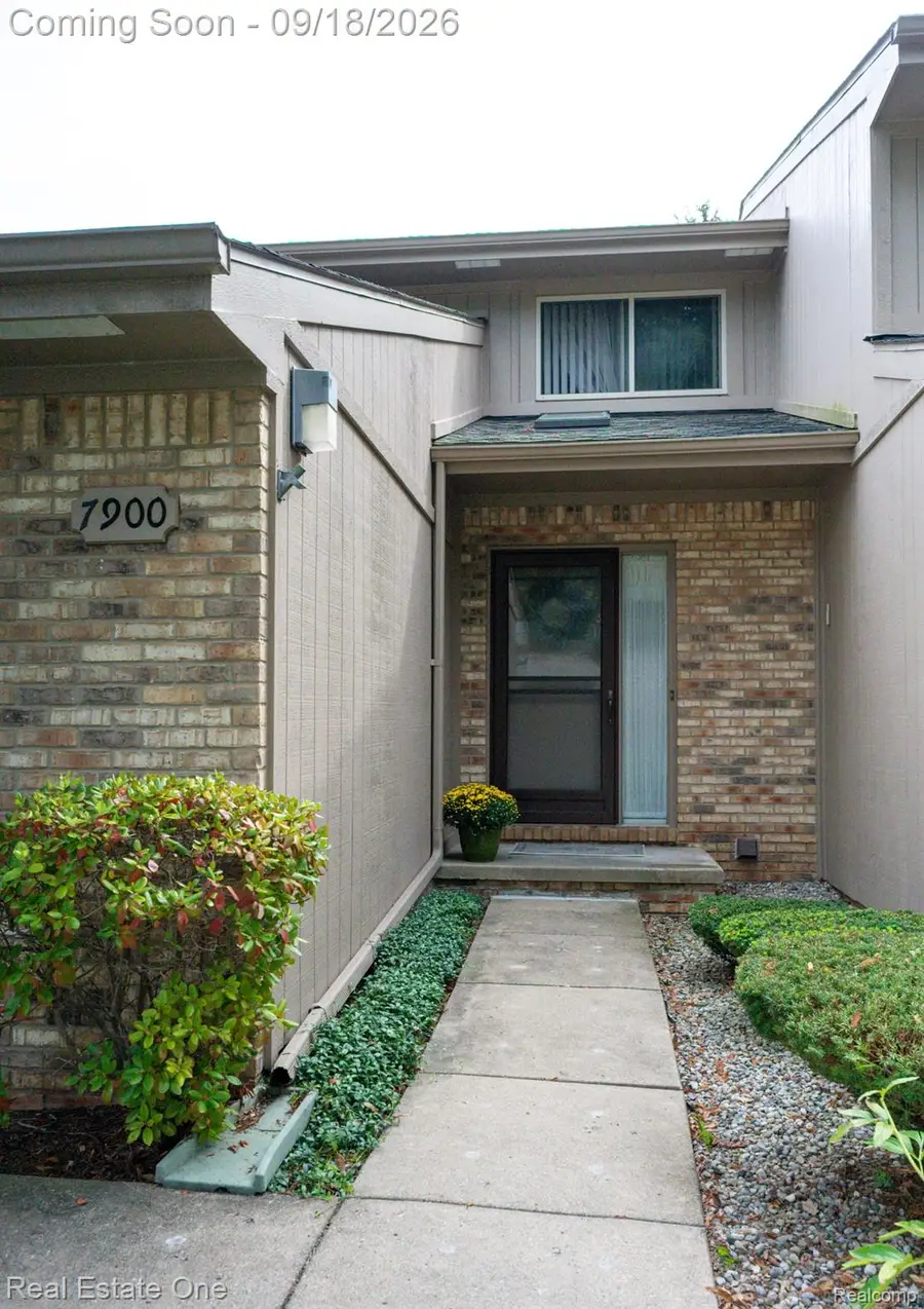 7900 Meadow Drive, Waterford, MI 48329 - #2