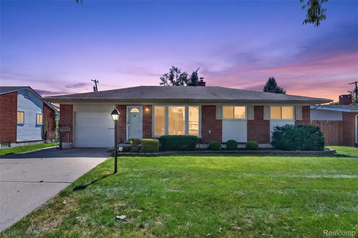 11220 Saar Drive, Sterling Heights, MI 48314 - #1