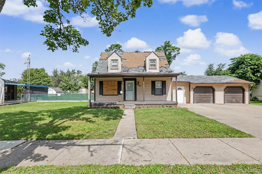 25974 Powers Avenue, Dearborn Heights, MI 48125 - #2