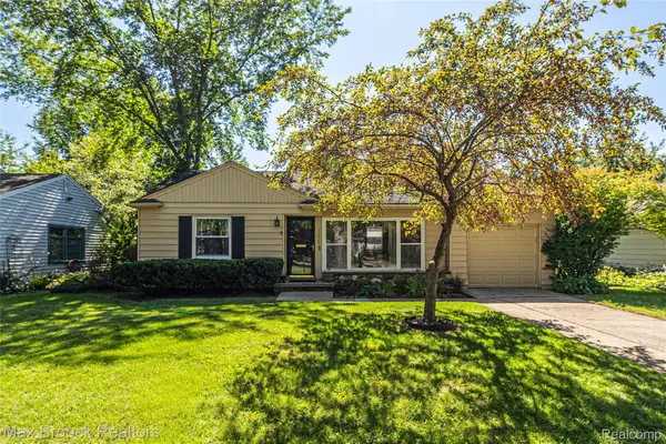 15743 Birwood Avenue, BeverlyHills, MI 48025