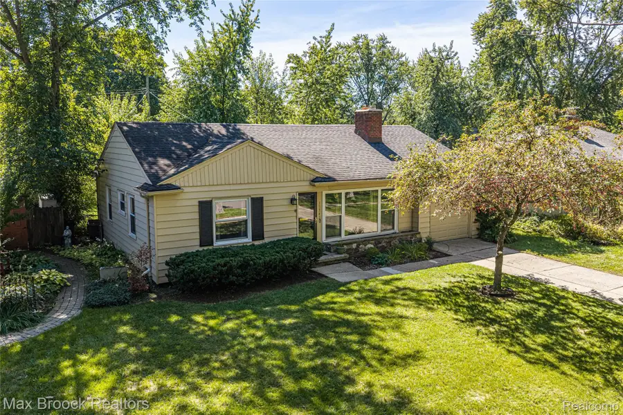 15743 Birwood Avenue, Beverly Hills, MI 48025 - #2