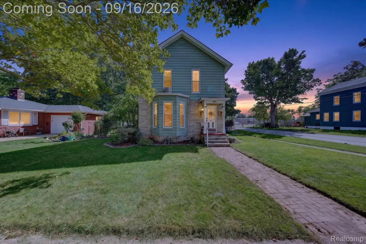 202 E Saint Clair Street, Almont, MI 48003 - #1