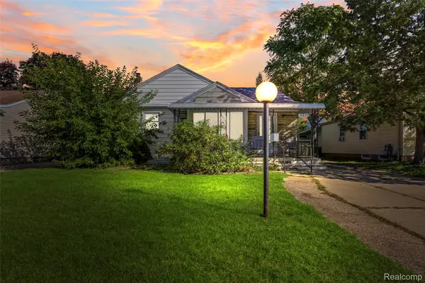 30854 Florence Street, GardenCity, MI 48135