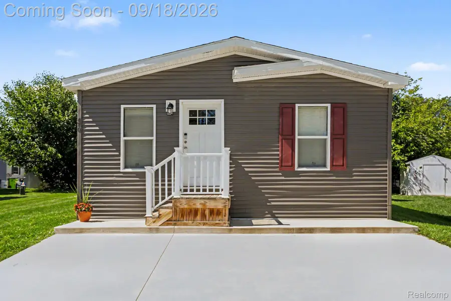 470 Flamingo Street, Rochester Hills, MI 48309 - #2