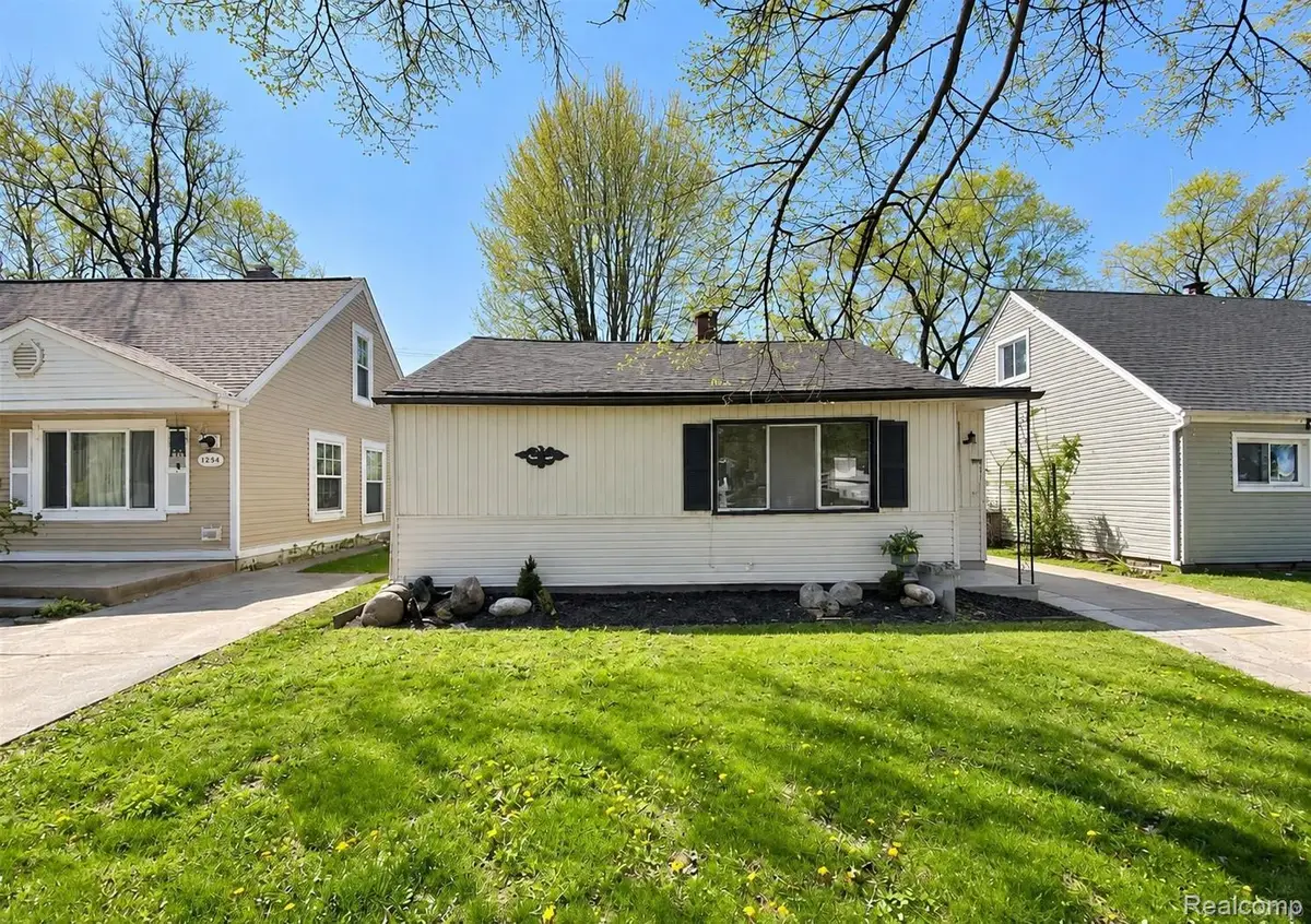 1236 E Evelyn Avenue, Hazel Park, MI 48030 - #1