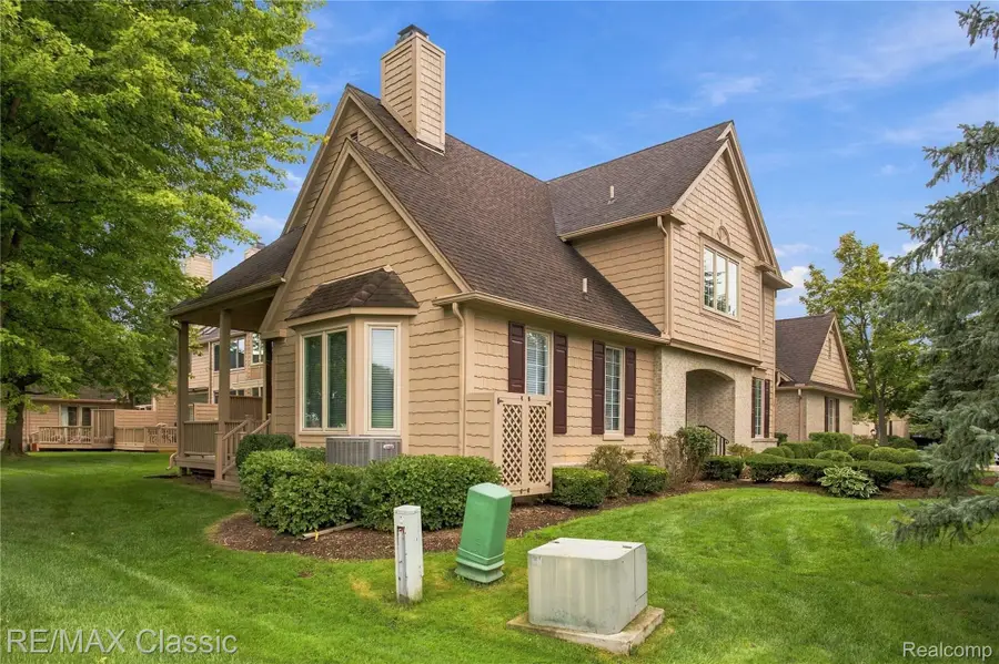 619 Windsor Run, Bloomfield, MI 48304 - #2