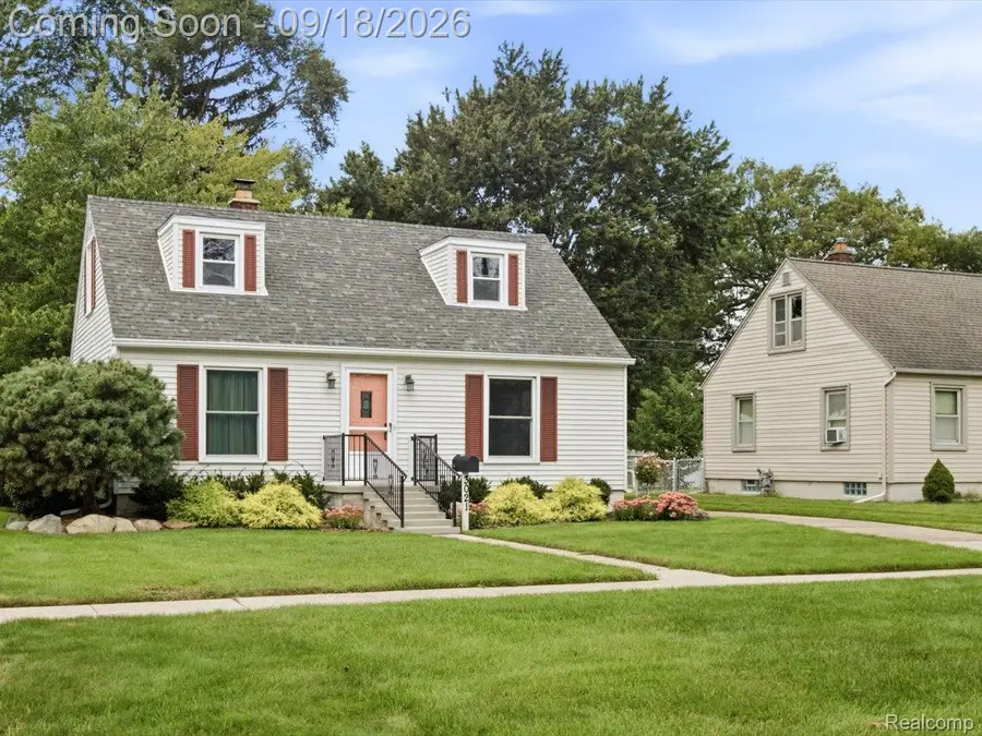 3021 10th Avenue, Port Huron, MI 48060 - #2