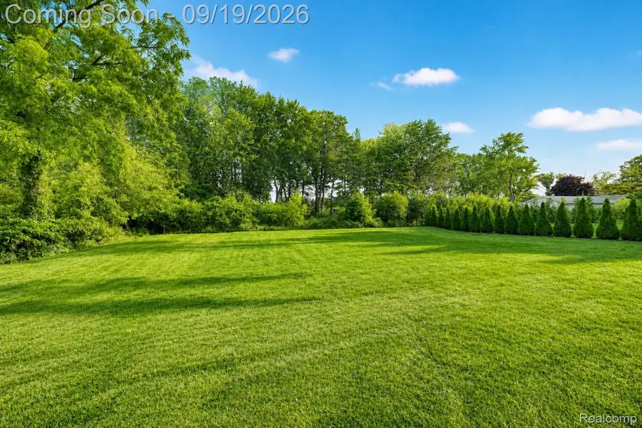 5555 Holm Street, Troy, MI 48085 - #2