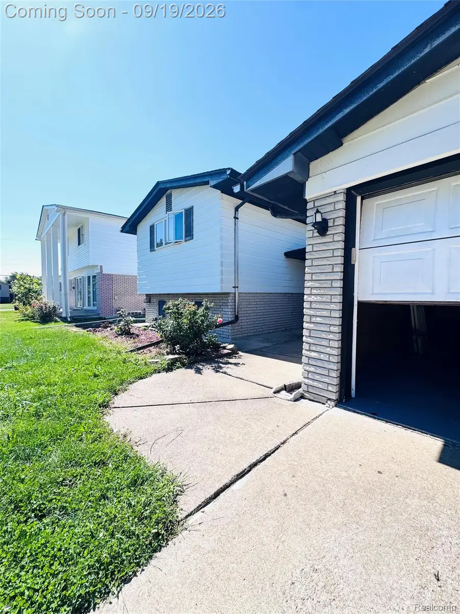 36125 Beverly Drive, Sterling Heights, MI 48310 - #2