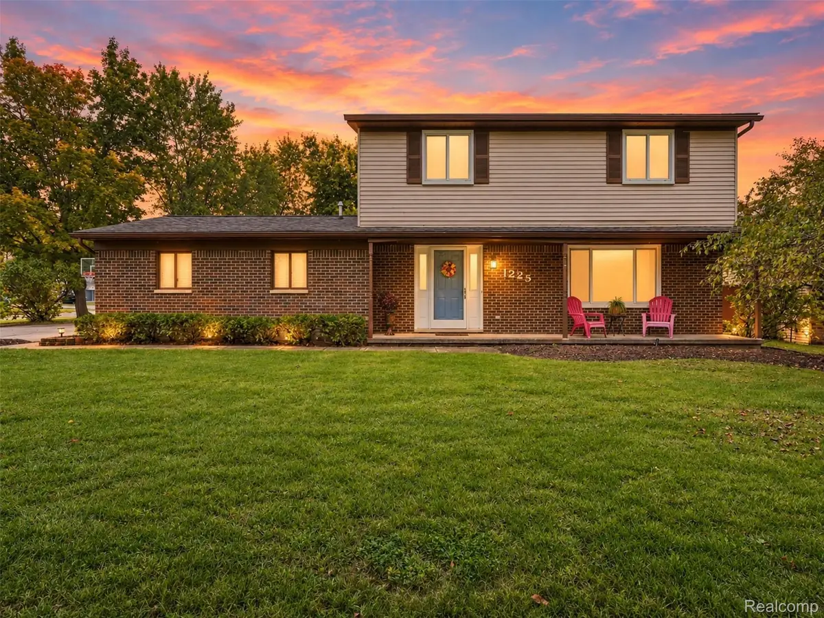 1225 Meadowood Drive, Waterford, MI 48327 - #1