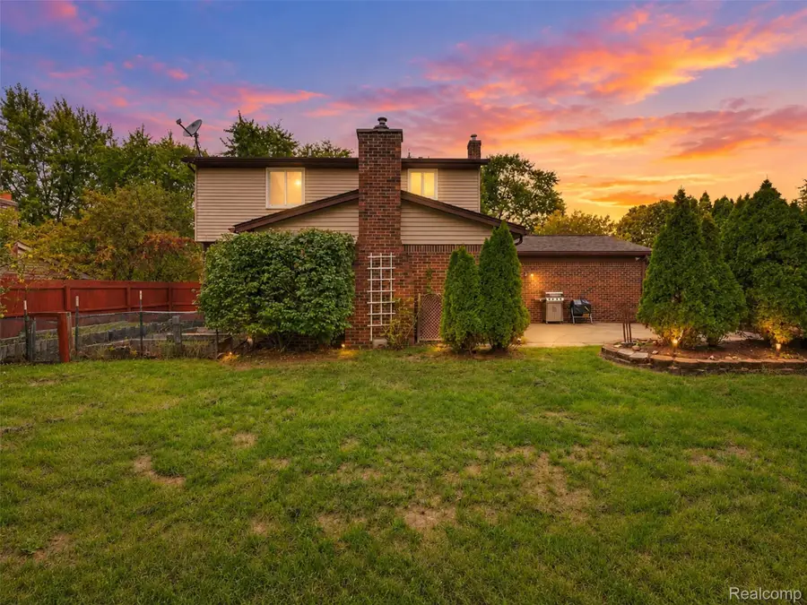 1225 Meadowood Drive, Waterford, MI 48327 - #2