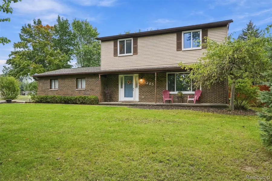 1225 Meadowood Drive, Waterford, MI 48327 - #3