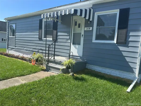 1574 S Graham Road, Flint, MI 48532