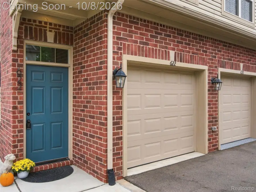 622 Pointe Drive, Walled Lake, MI 48390 - #2