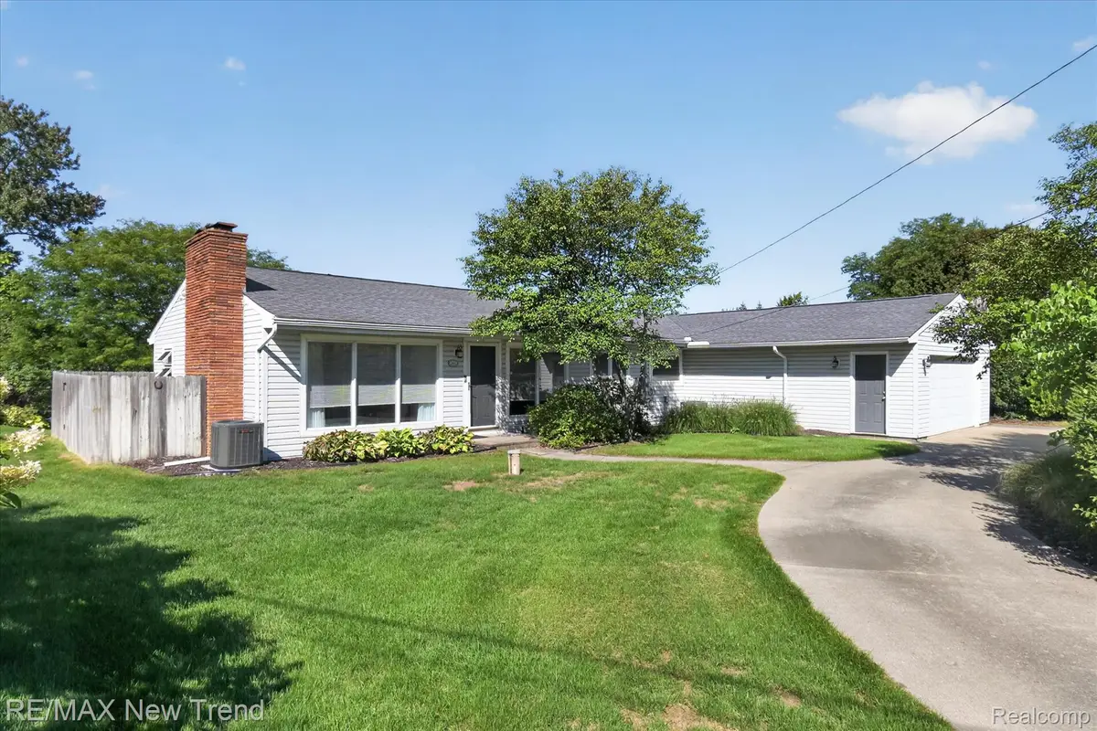 2529 S Commerce Road, Wolverine Lake, MI 48390 - #1