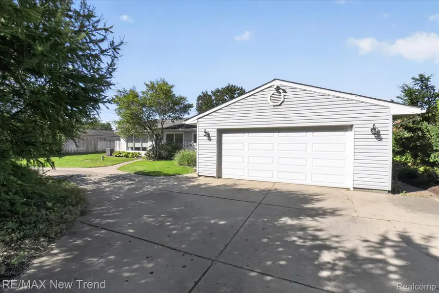 2529 S Commerce Road, Wolverine Lake, MI 48390 - #3