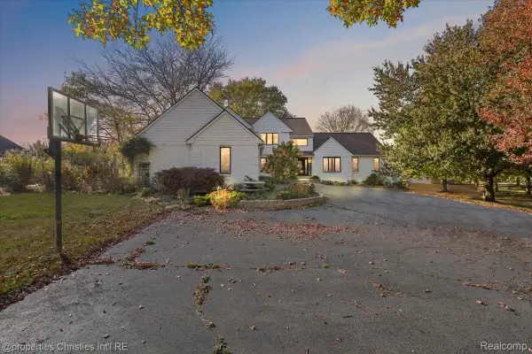 8793 Webster Hills Road, Dexter, MI 48130