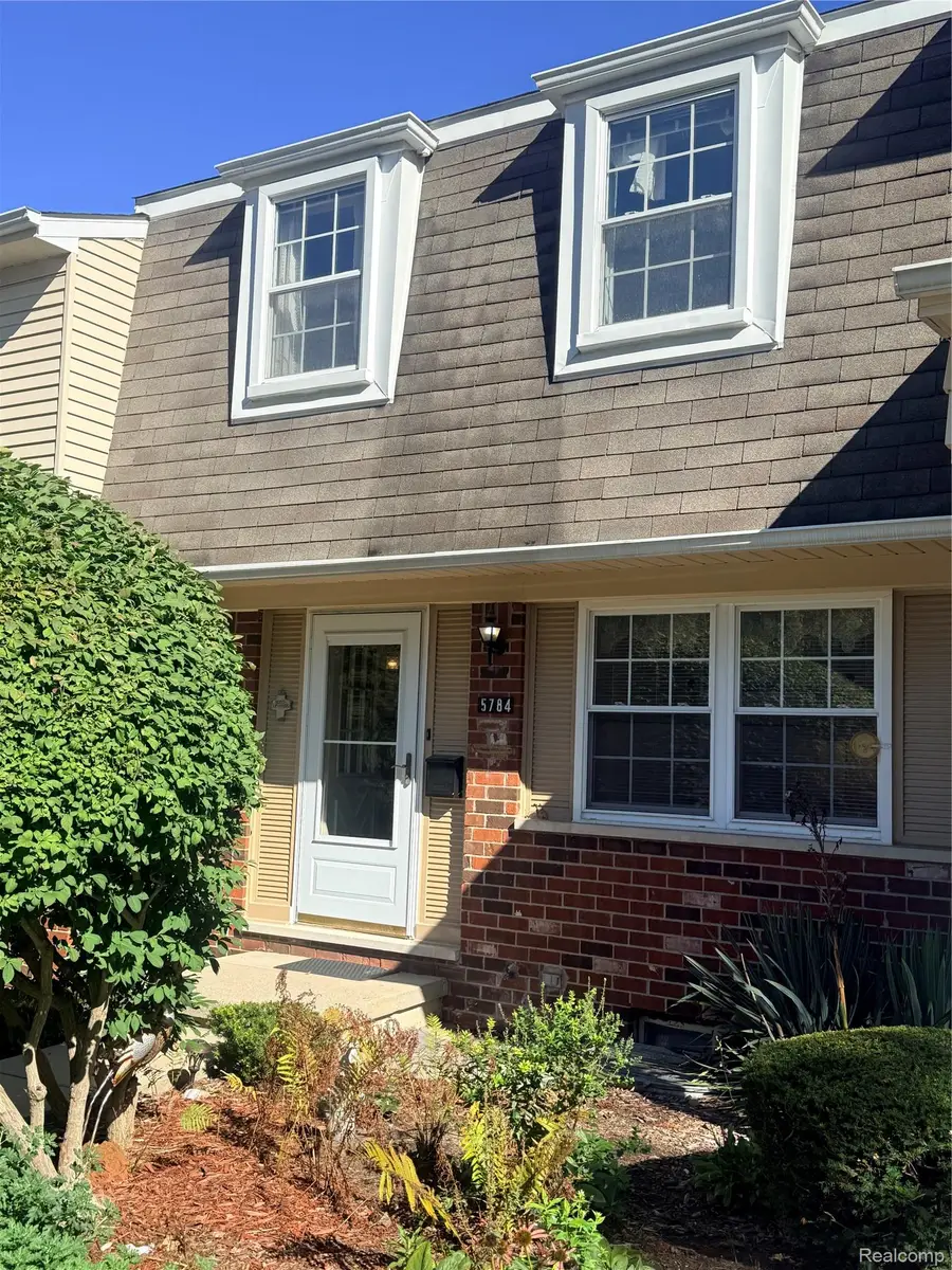 5784 Northfield Parkway, Troy, MI 48098 - #2