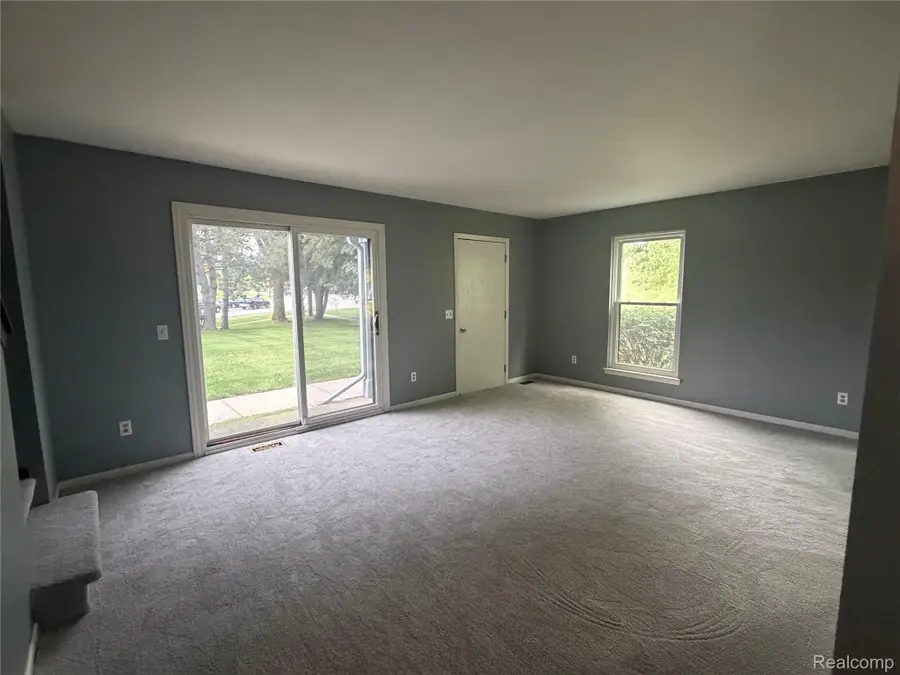 7943 Pontiac Lake Road, Waterford, MI 48327 - #3