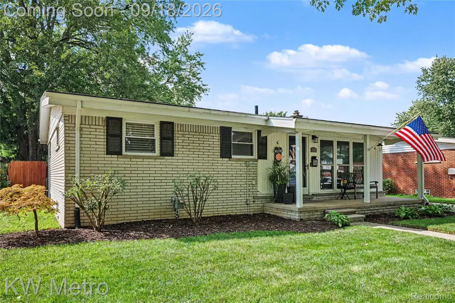 637 Kenyon Drive, Troy, MI 48083 - #2