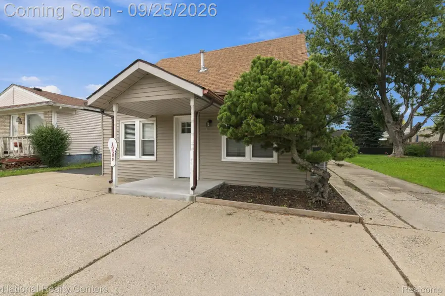 19559 E 14 Mile Road, Clinton Township, MI 48035 - #3