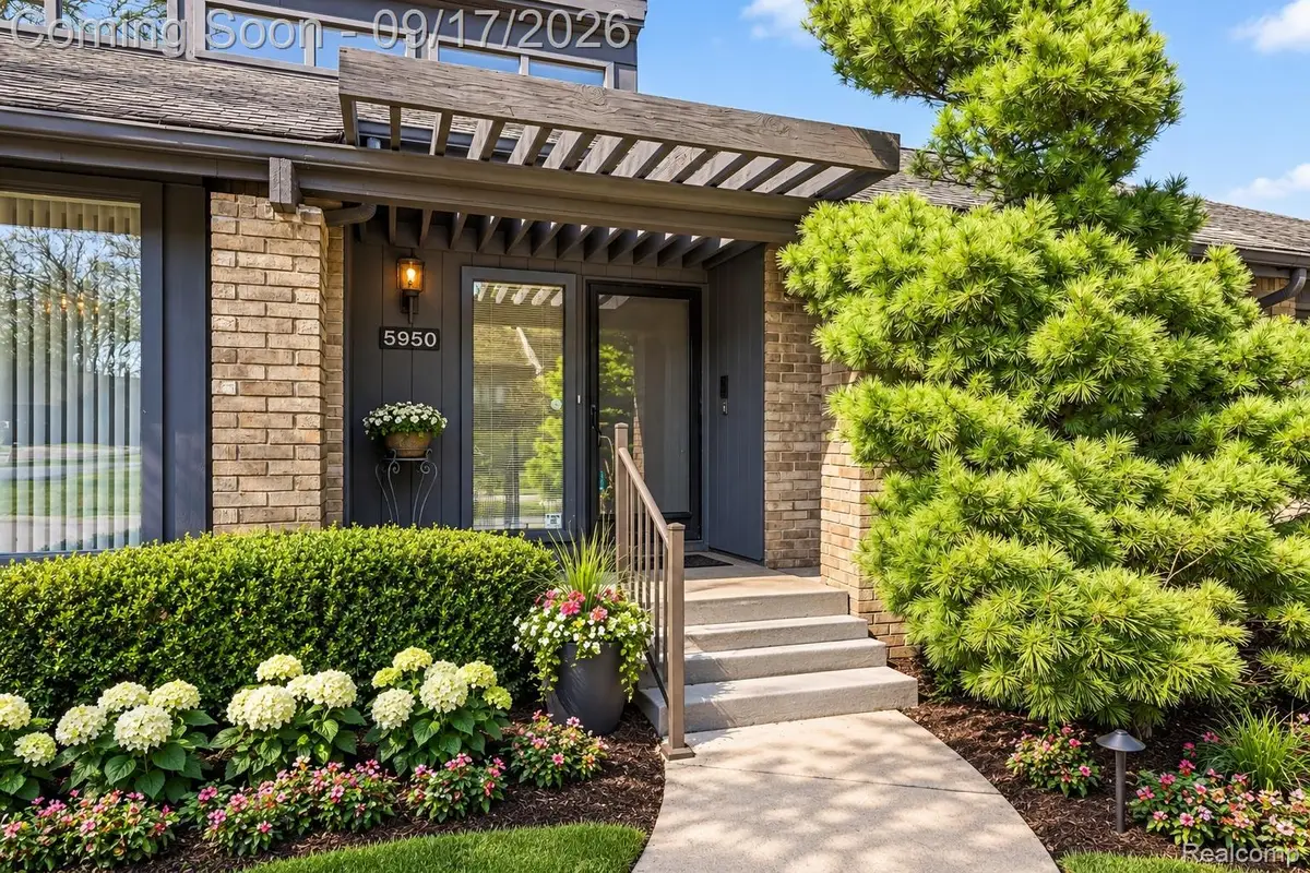 5950 Pinetree Drive, West Bloomfield, MI 48322 - #1