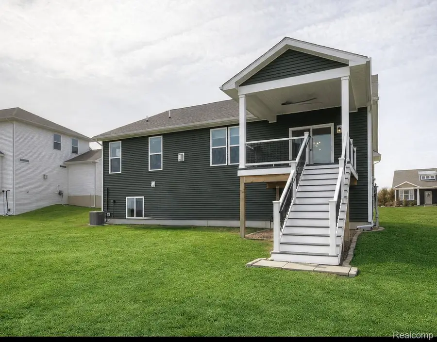 677 Round Rock Dr, Howell, MI 48843 - #2