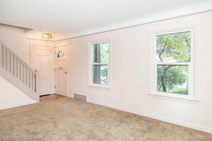 10145 Borgman Avenue, Huntington Woods, MI 48070 - #3
