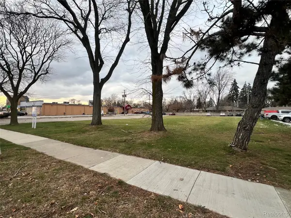 21650 W 11 Mile Road, Southfield, MI 48076