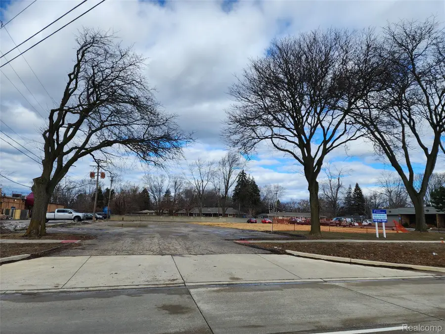 21650 W 11 Mile Road, Southfield, MI 48076 - #2